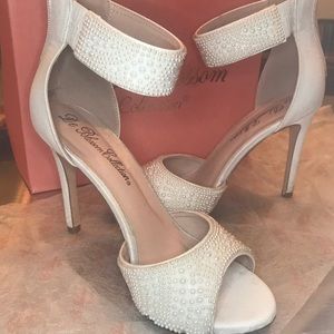 Pearl Embellished Wedding Stiletto-Open Toe/Zipper